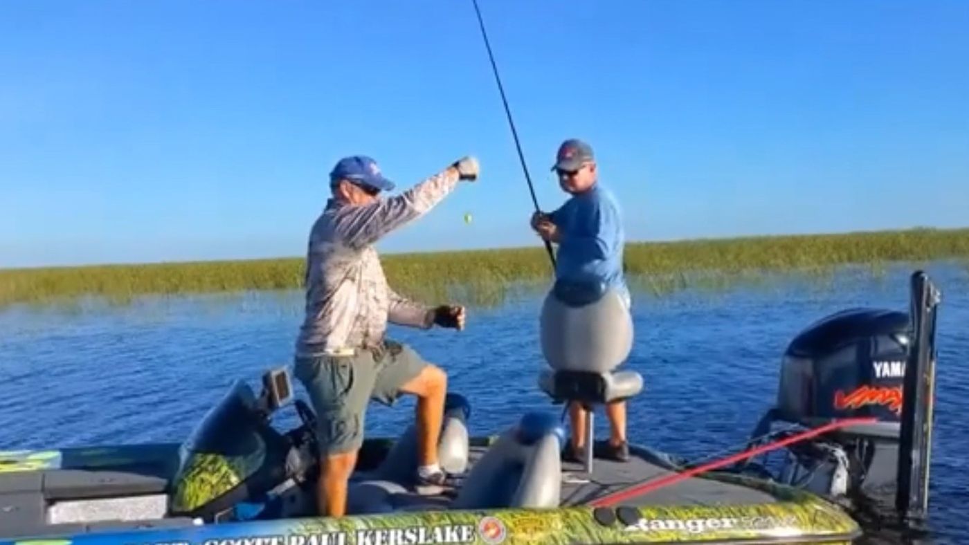 successful catch of a trophy bass with Bass Fishing Guide Scott Kerslake
